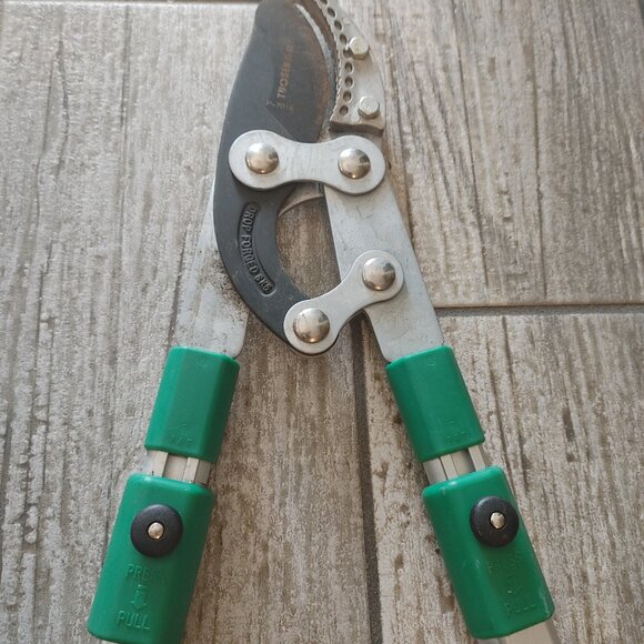 TREE TRIMMER, BRANCH CUTTER WITH EXTENDABLE HANDLES - Picture 4 of 6